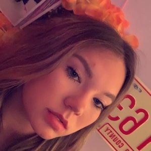 Meet your Posher, Chloe